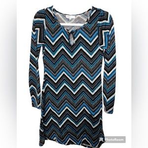 Form-Fitting Patterned Dress! Size Small